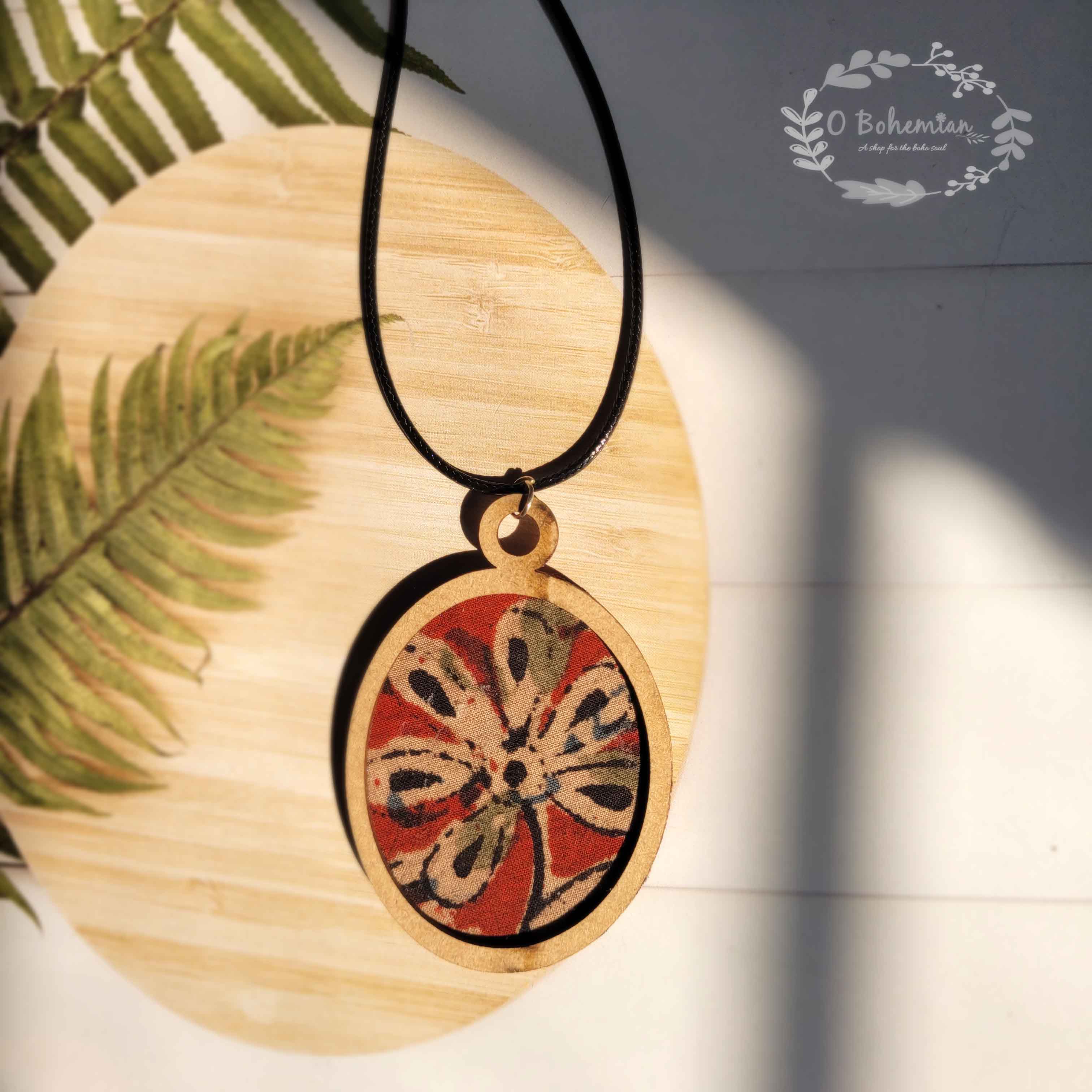Wooden Framed Kalamkari Oval Pendant